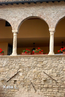 balcone in pietra a Cingoli